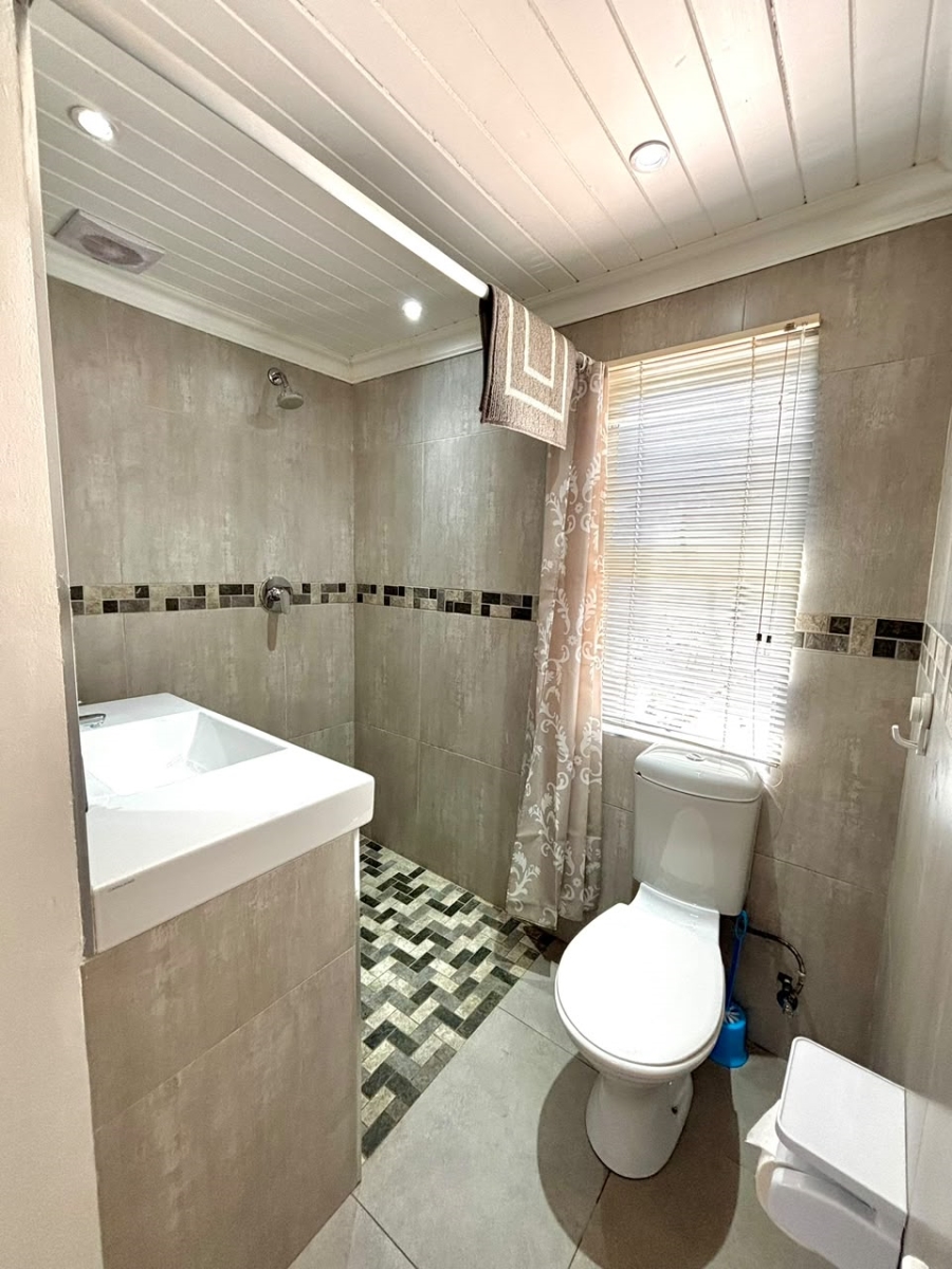 6 Bedroom Property for Sale in Vasco Estate Western Cape